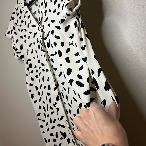 Umgee Cap Sleeve Dalmatian Printed Shift Dress - Picture 5 of 7